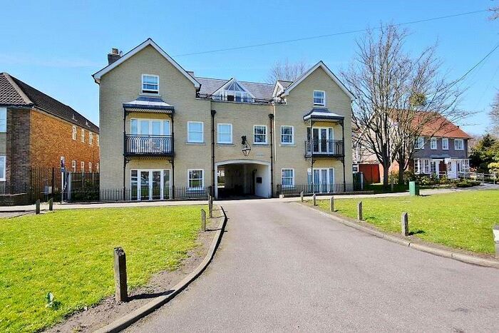 2 Bedroom Apartment To Rent In The Green, - Seven Arches Road, Brentwood, CM14