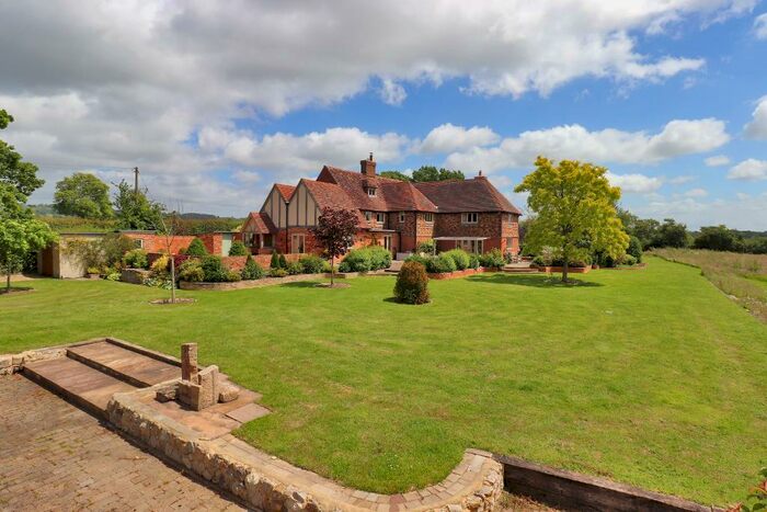 4 Bedroom Detached House For Sale In Bishops Lane, Hunton, Kent, ME15