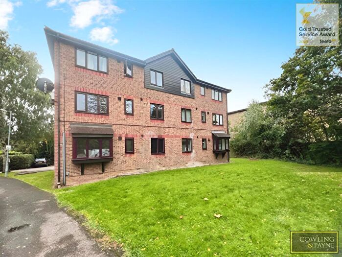 1 Bedroom Flat For Sale In Chestnut Road, Vange, SS16