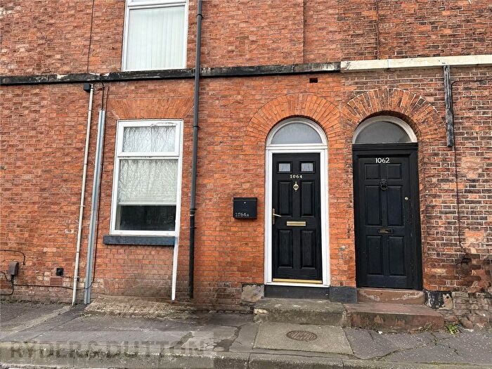 3 Bedroom Flat To Rent In Chester Road, Stretford, Manchester, Greater Manchester, M32
