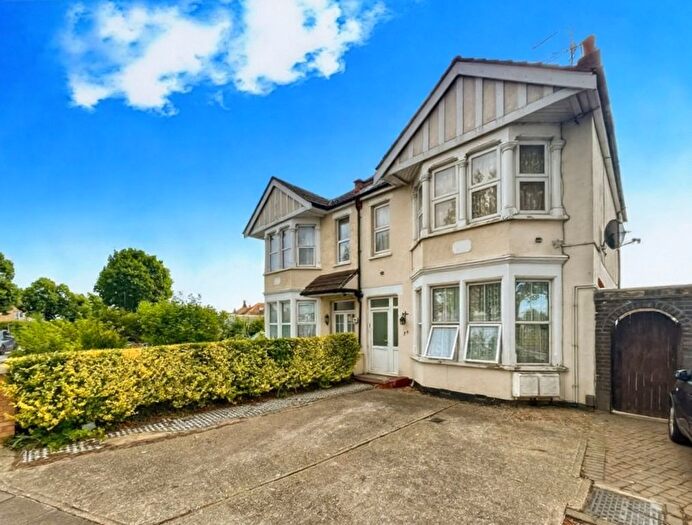 2 Bedroom Flat For Sale In Hillborough Road, Westcliff-On-Sea, SS0