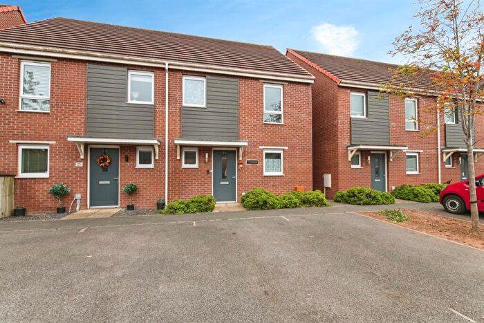 3 Bedroom Semi-Detached House For Sale In Staddle Stone Road, Exeter, EX1