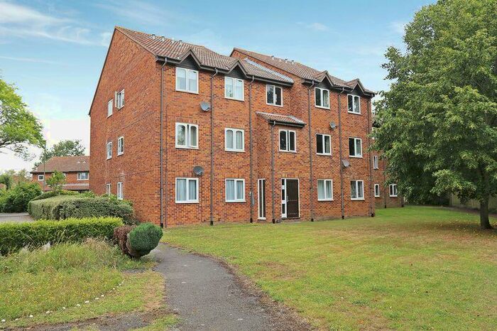 1 Bedroom Flat To Rent In Saffron Court, Yarrow Way, Locks Heath, SO31