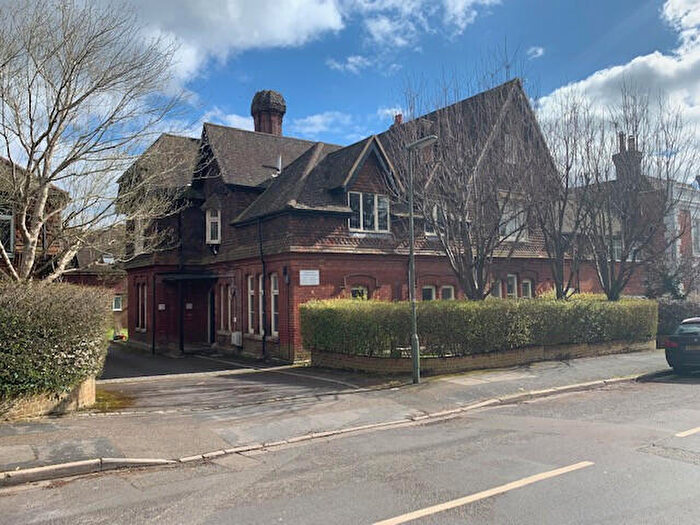 1 Bedroom Flat To Rent In Nightingale Road, Godalming, GU7
