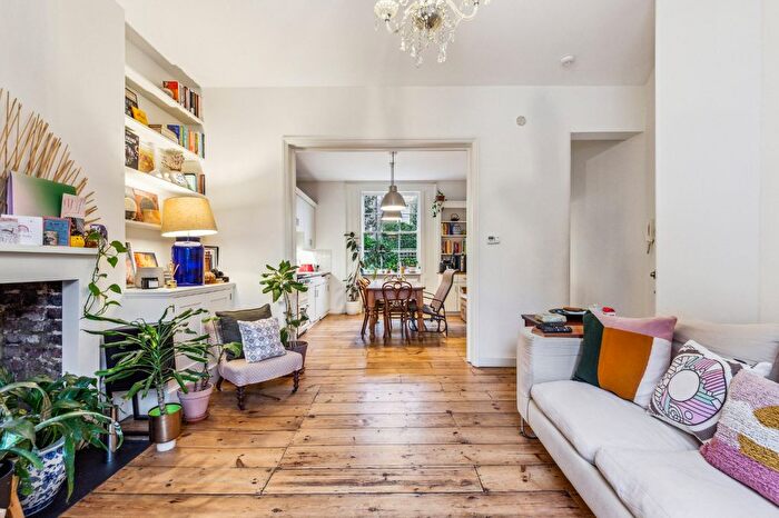 2 Bedroom Maisonette To Rent In Richmond Avenue, Islington, N1