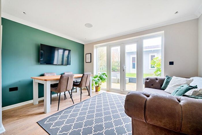 3 Bedroom End Of Terrace House For Sale In Atkinson Road, Hawkinge, CT18