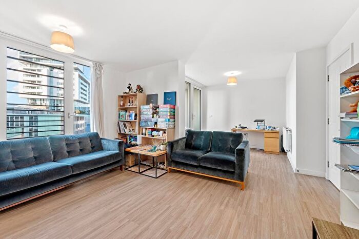 2 Bedroom Flat To Rent In Hardwicks Square, Wandsworth, London, SW18