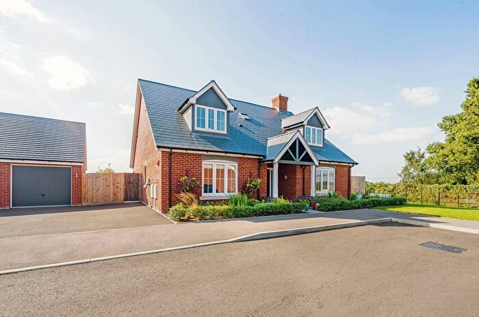 3 Bedroom Detached House For Sale In Damson View, Eckington, WR10
