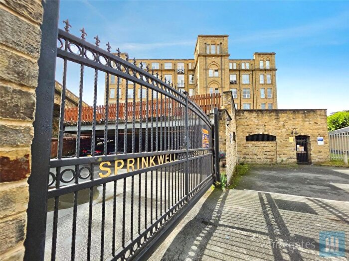 2 Bedroom Flat For Sale In Bradford Road, Dewsbury, West Yorkshire, WF13