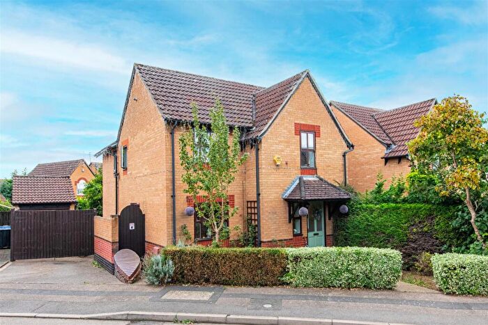 4 Bedroom Detached House For Sale In Kingfisher Way, Burton Latimer, NN15