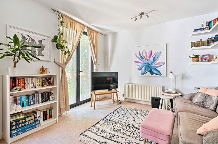 1 Bedroom Flat For Sale In Escomb Court, Godstone Road, Whyteleafe, CR3