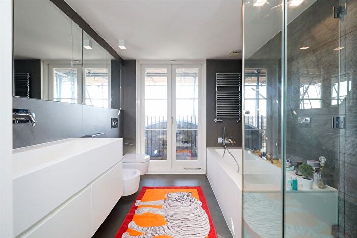 3 Bedroom Flat For Sale In Airlie Gardens, Kensington, W8