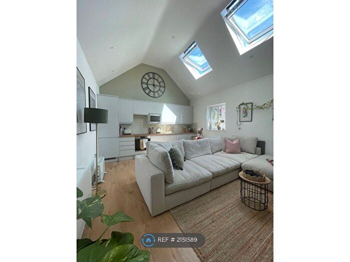 2 Bedroom Flat To Rent In High Street, Camberley, GU15