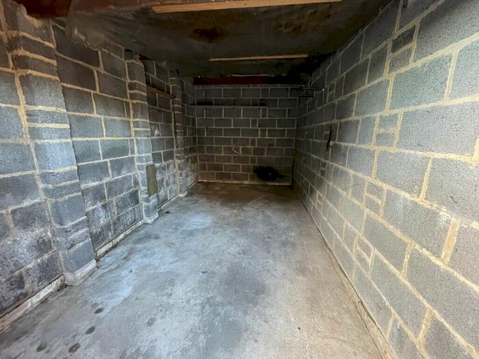 Garage / Parking To Rent In Darnley Road, Gravesend, DA11