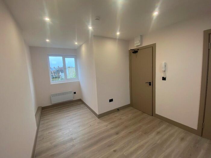 Studio To Rent In Whitby Road, Harrow, Middlesex, HA2
