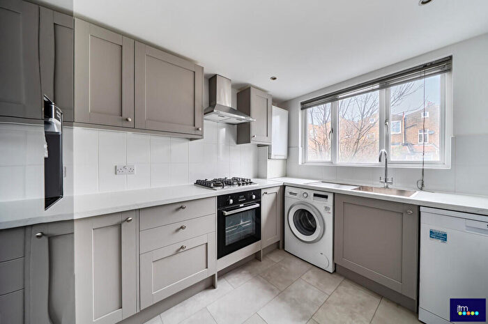 3 Bedroom Flat To Rent In Caedmon Road, N7