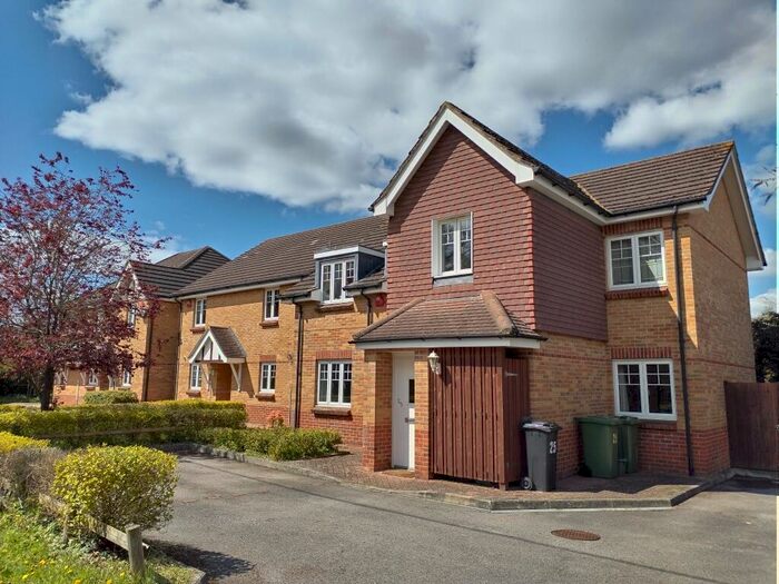 2 Bedroom Flat To Rent In Reading Road, Chineham, Basingstoke, RG24