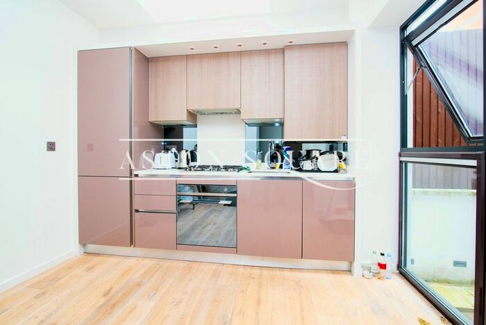 2 Bedroom Flat To Rent In Pentonville Road, London, N1