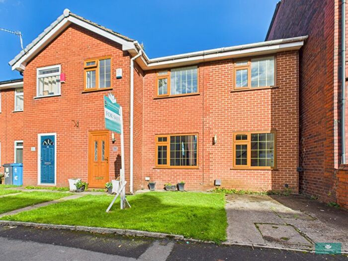 4 Bedroom Semi-Detached House For Sale In Hebron Street, Royton, OL2