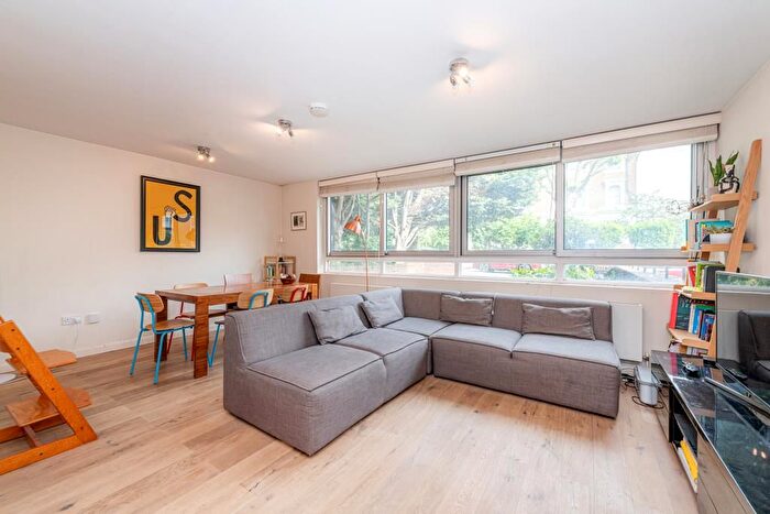 2 Bedroom Flat To Rent In Waverley Court, Steeles Road, Belsize Park, NW3