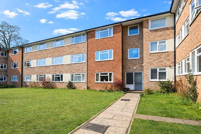 2 Bedroom Flat For Sale In Park Avenue, Maidstone, ME14