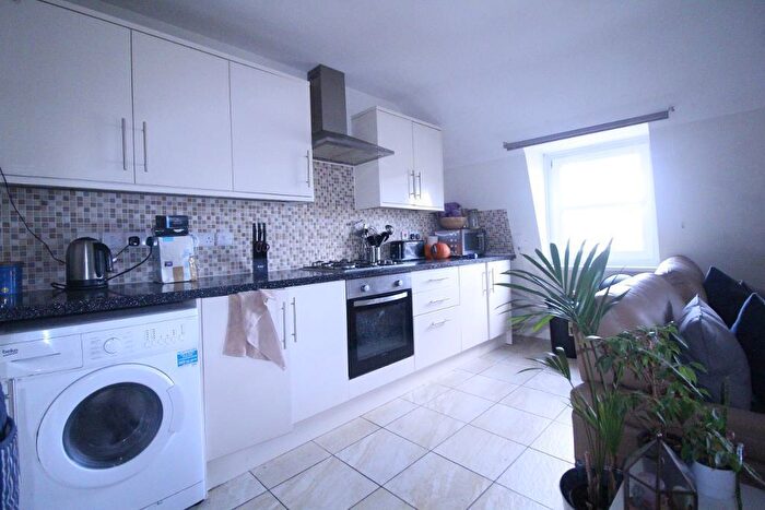 2 Bedroom Flat To Rent In Bethnal Green Road, London, E2