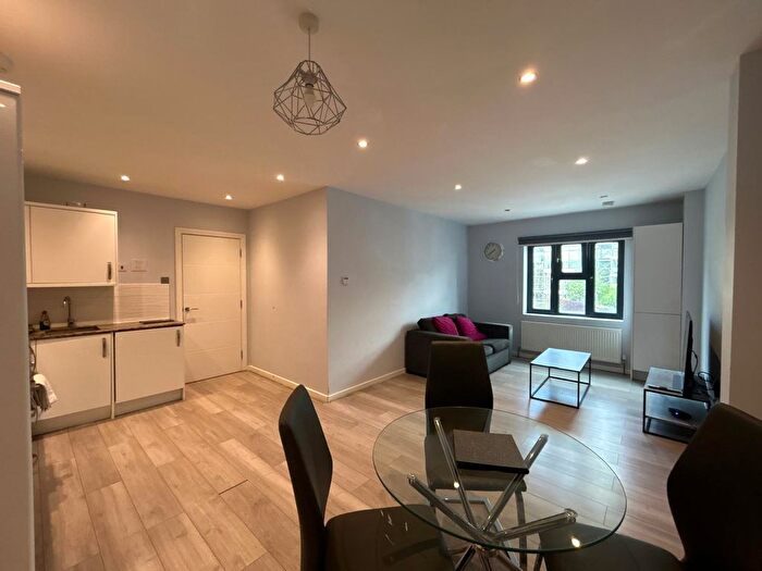 1 Bedroom Flat To Rent In Hounslow, TW5