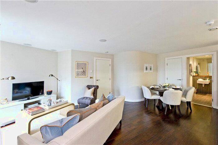 1 Bedroom Flat To Rent In Islington On The Green, A Islington Green, Islington, London, N1