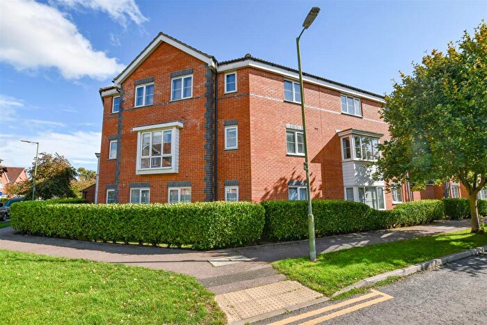 2 Bedroom Flat For Sale In Sir John Newsom Way, Welwyn Garden City, Hertfordshire, AL7