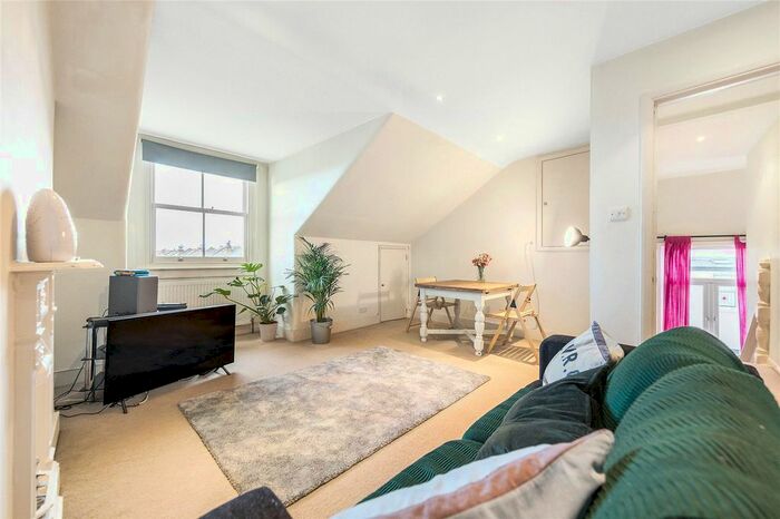 2 Bedroom Flat To Rent In Ritherdon Road, London, SW17