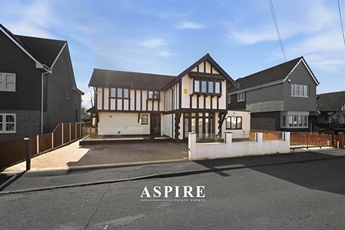 5 Bedroom Detached House For Sale In **** Chain Free *** Oxford Road, Stanford-Le-Hope, SS17