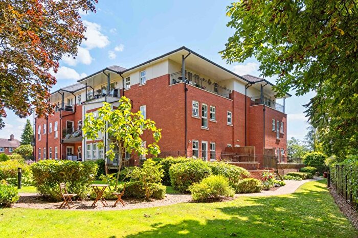 2 Bedroom Flat To Rent In Warwick Road, Knowle, Solihull, West Midlands, B93