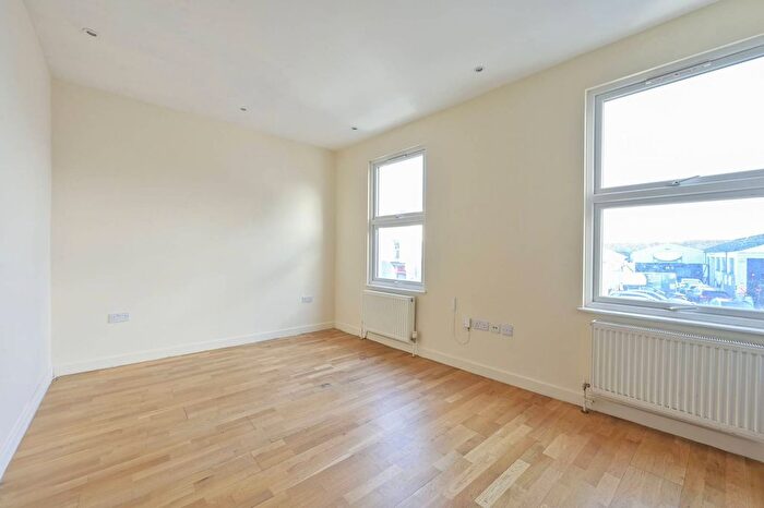 2 Bedroom Flat To Rent In Haydons Road, Wimbledon, London, SW19