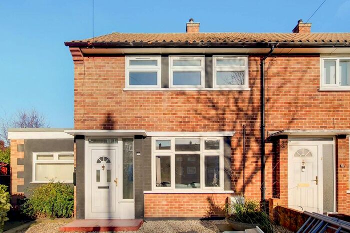 3 Bedroom End Of Terrace House To Rent In Flimwell Close, Bromley, BR1