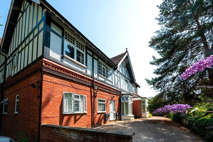 1 Bedroom Flat For Sale In Wych Hill Rise, Woking, Surrey, GU22