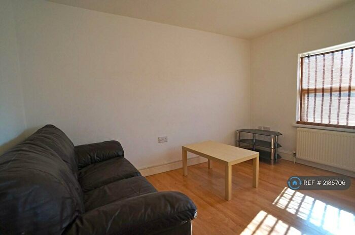 2 Bedroom Maisonette To Rent In William Street, Reading, RG1