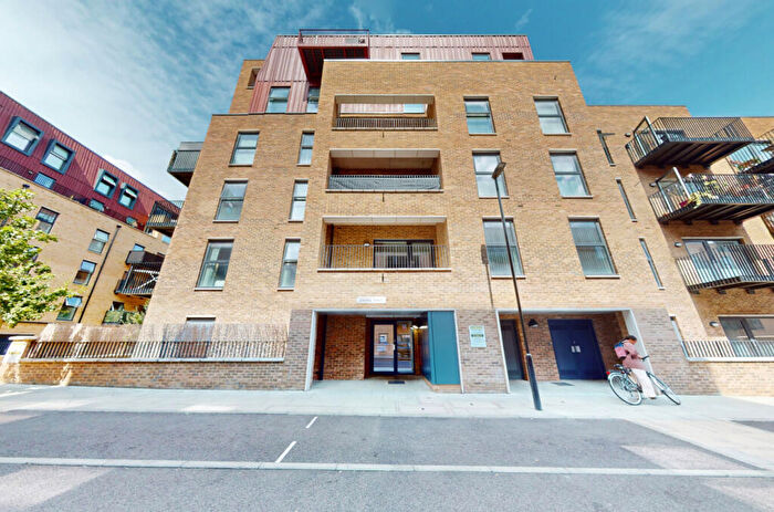 3 Bedroom Flat To Rent In Brumwell Avenue, SE18