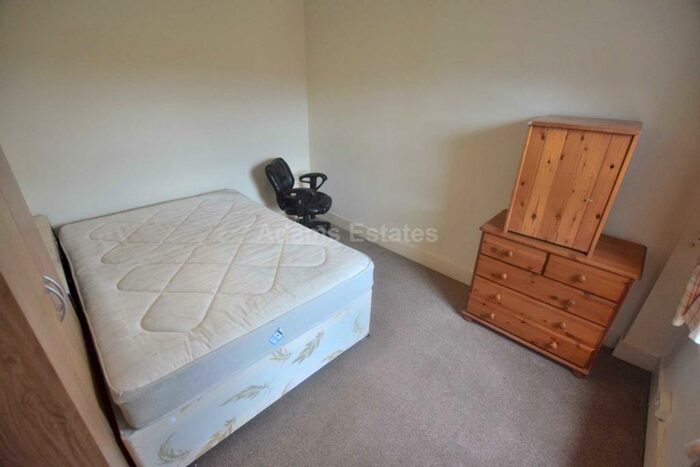 4 Bedroom Terraced House To Rent In Donnington Gardens, University Area, RG1