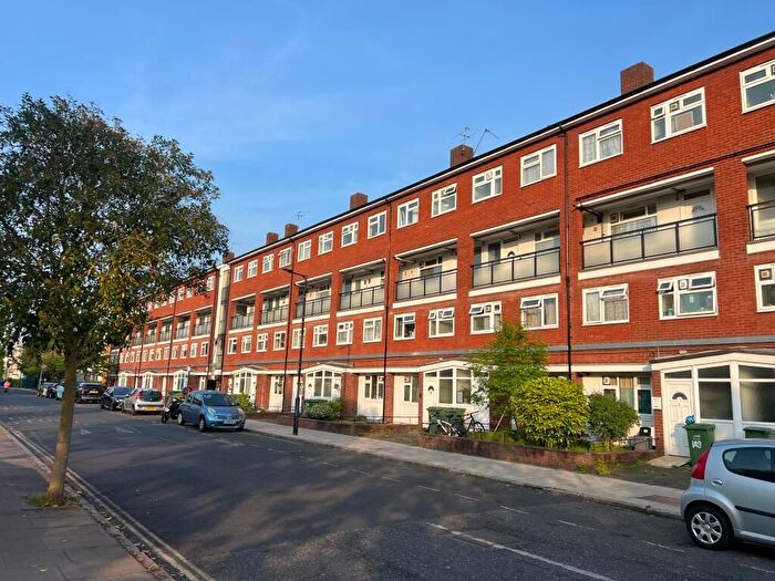 4 Bedroom Maisonette To Rent In Lorrimore Road, Kennington, London, SE17
