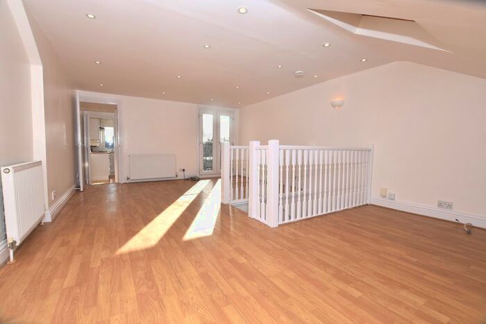 3 Bedroom Maisonette To Rent In Grafton Road, Croydon, CR0