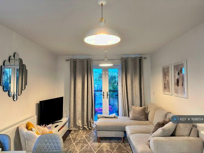 2 Bedroom Flat To Rent In Felnex Avenue, Wallington, SM6