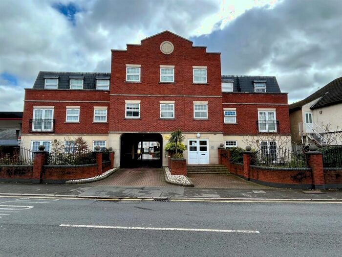 2 Bedroom Flat To Rent In Charlotte Court Hornchurch Essex, RM11