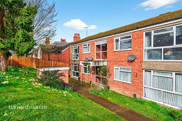 2 Bedroom Flat For Sale In Holmesdale Road, North Holmwood, Dorking, RH5