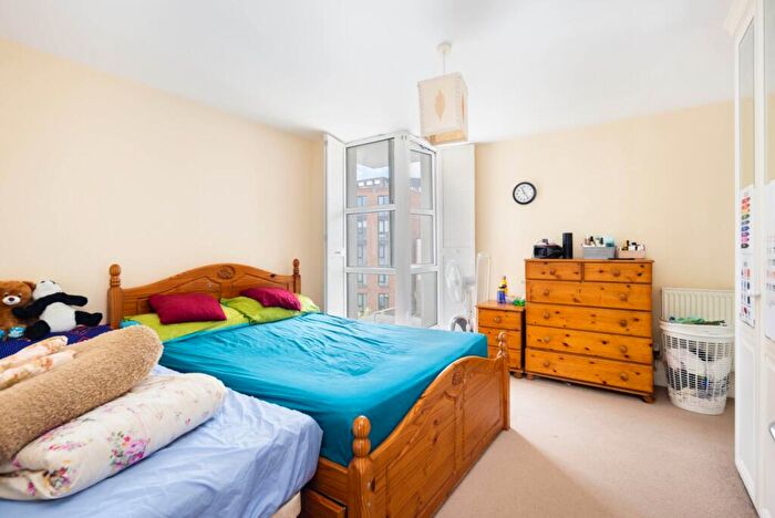 2 Bedroom Flat To Rent In Barrier Point Road, London, E16