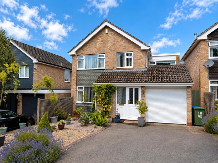3 Bedroom Detached House For Sale In Castle Close, Warwick, CV34
