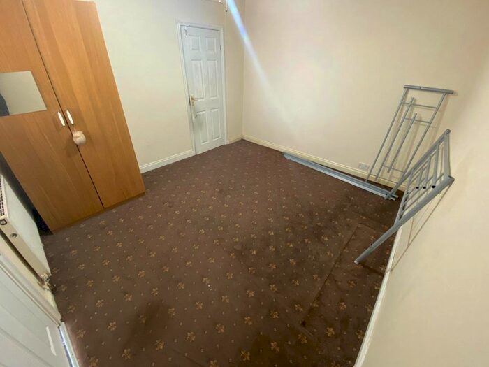 1 Bedroom Studio To Rent In Orchard Avenue, Hounslow, TW5