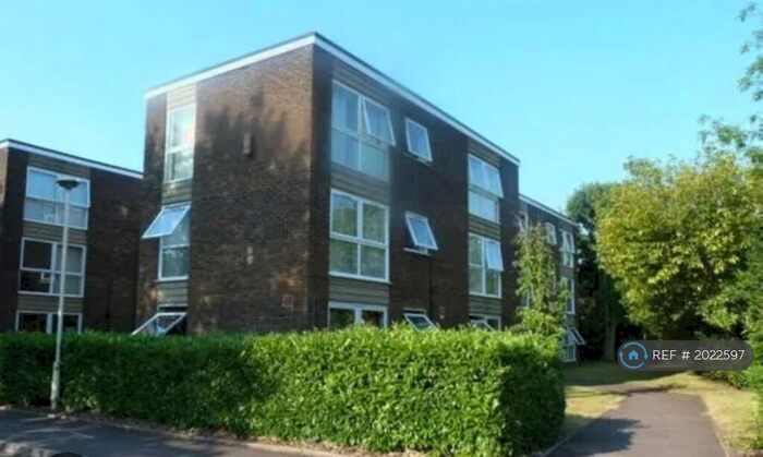 2 Bedroom Flat To Rent In Vine Court, Hersham, Walton-On-Thames, KT12