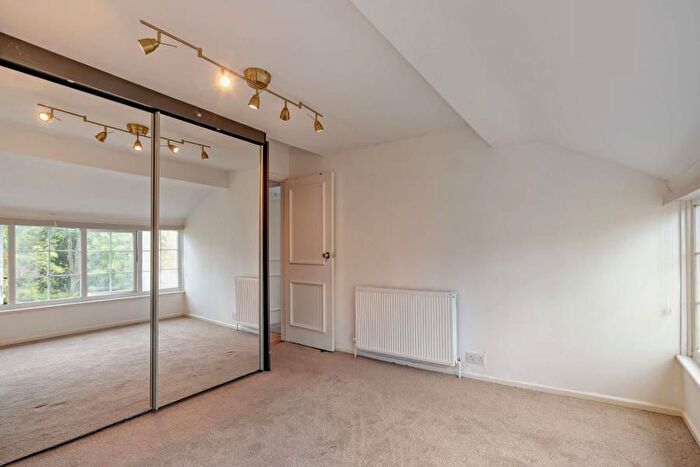 2 Bedroom Flat To Rent In Royston Grove, Hatch End, HA5