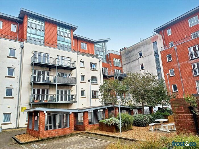 2 Bedroom Apartment For Sale In Avenel Way, Baiter Park, Poole, Dorset, BH15