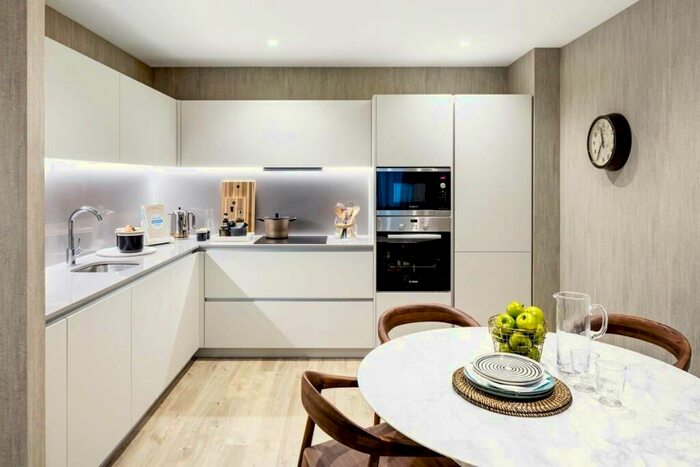 1 Bedroom Apartment To Rent In Woods Road, Peckham, London, SE15